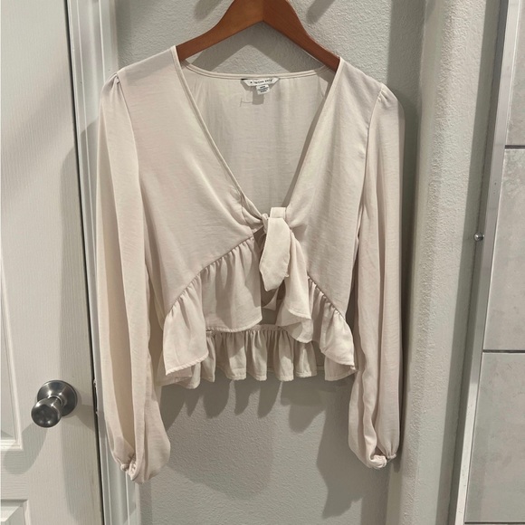 American Eagle Outfitters Tops - AEO cropped blouse